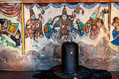 The great Chola temples of Tamil Nadu - The Brihadishwara Temple of Thanjavur. Linga with Nayaka painting on the inside wall of the cloister. 